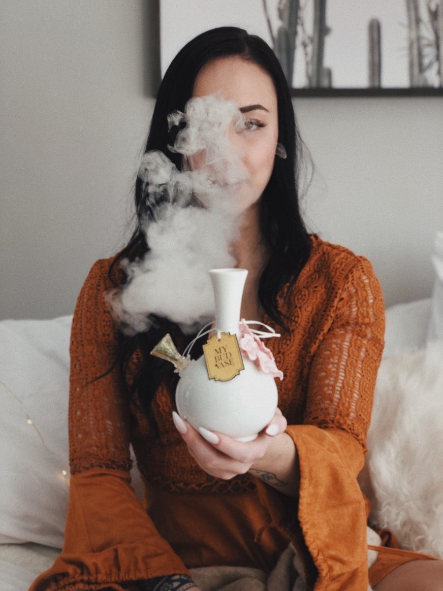 Monica Vase Bong - HEMPER -