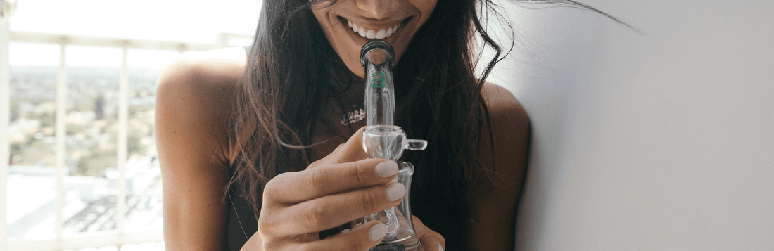 How To Use A Bong - HEMPER