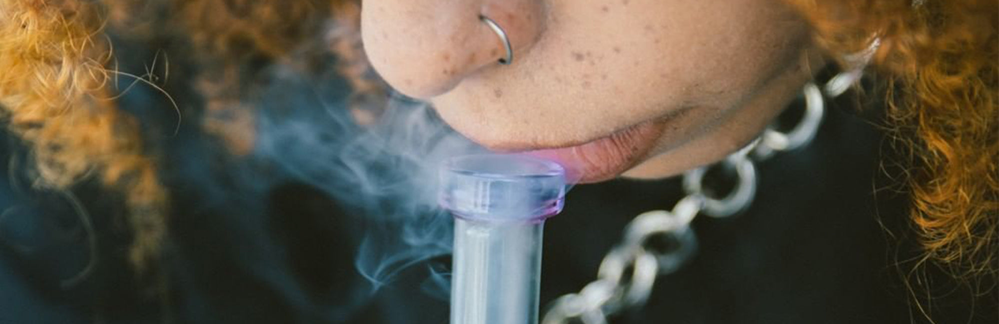 Advantages of Smoking From Glass Bongs