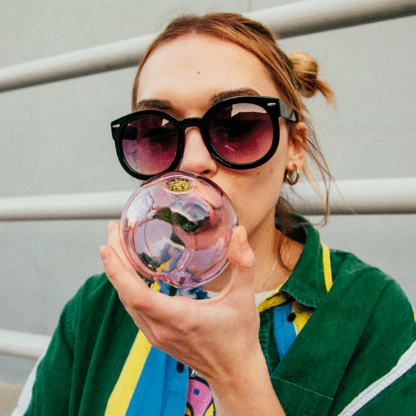 10 Best Novelty Pipes & Bongs - HEMPER