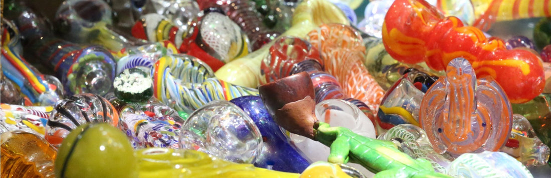 6 Reasons To Shop At An Online Headshop - HEMPER